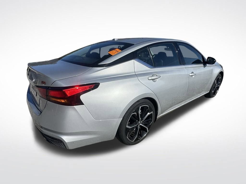 Used 2024 Nissan Altima 2.5 SR image 8