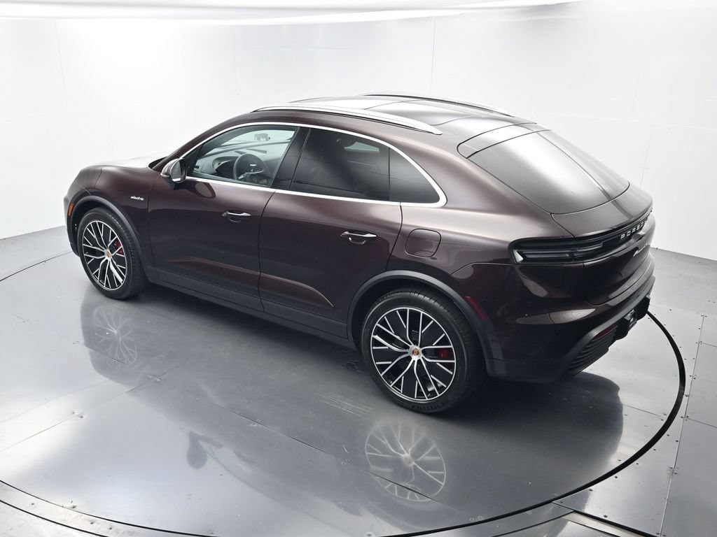 Certified 2025 Porsche Macan 4S Electric AWD/4WD image 37