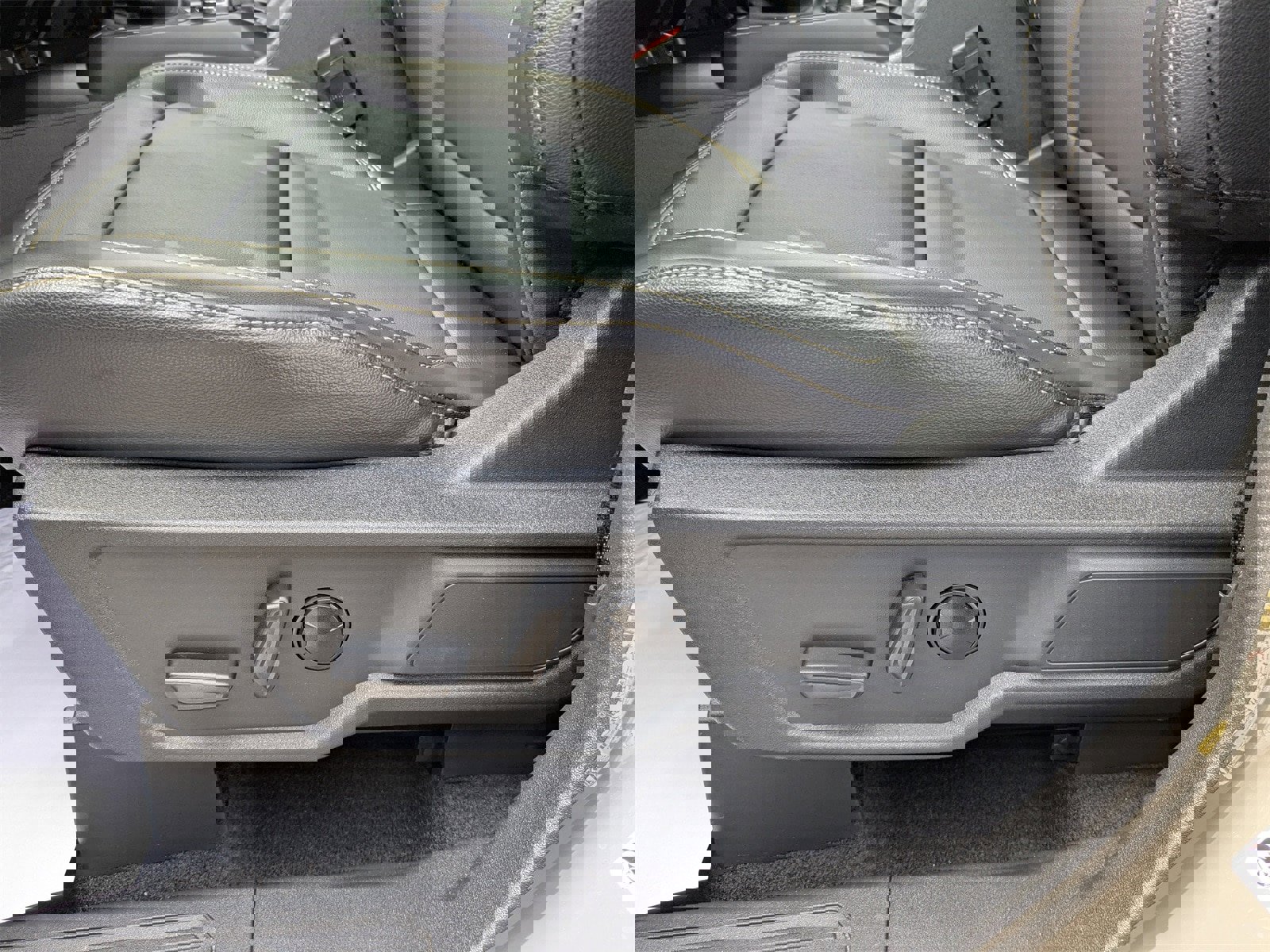 New 2025 Ford Bronco Badlands image 33