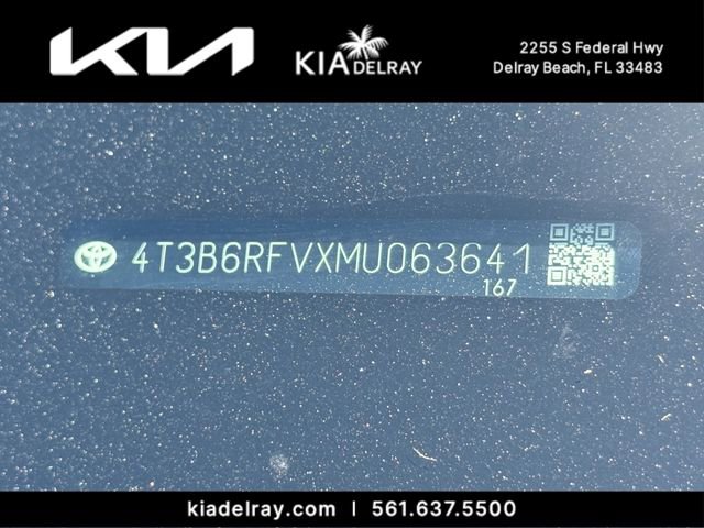 Used 2021 Toyota RAV4 XLE Premium AWD/4WD image 5