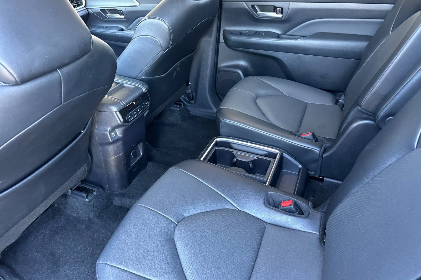 Used 2025 Toyota Grand Highlander FWD image 25