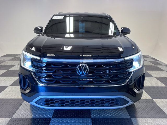 Certified 2024 Volkswagen Atlas Cross Sport SE FWD image 2
