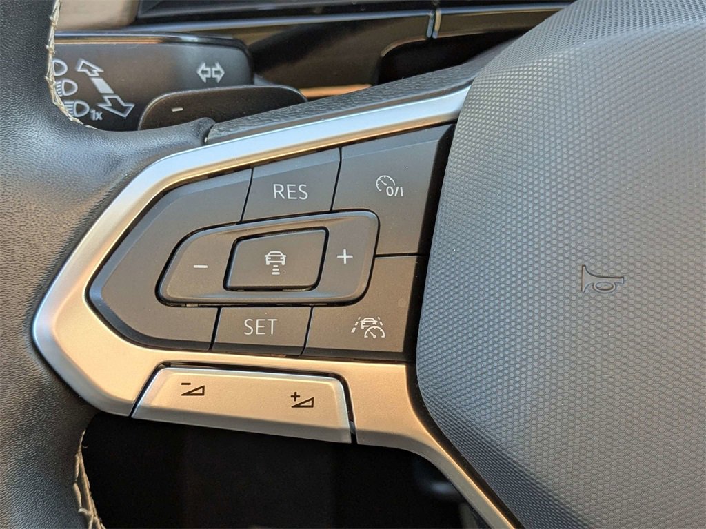 Used 2025 Volkswagen Atlas SE w/ Black Wheel Package image 29