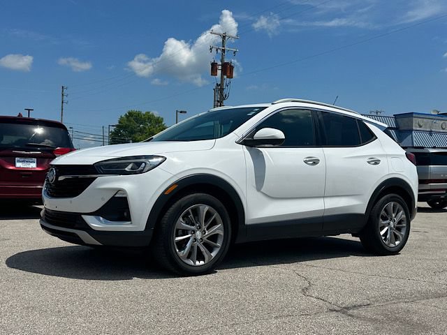 Used 2020 Buick Encore GX Essence w/ Experience Buick Package FWD image 2