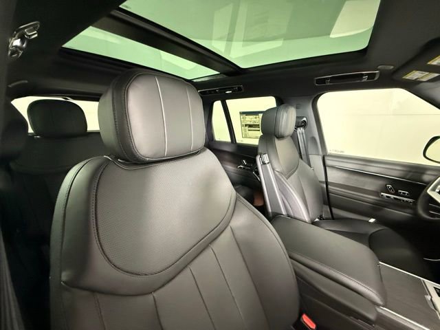 New 2025 Land Rover Range Rover SE image 33