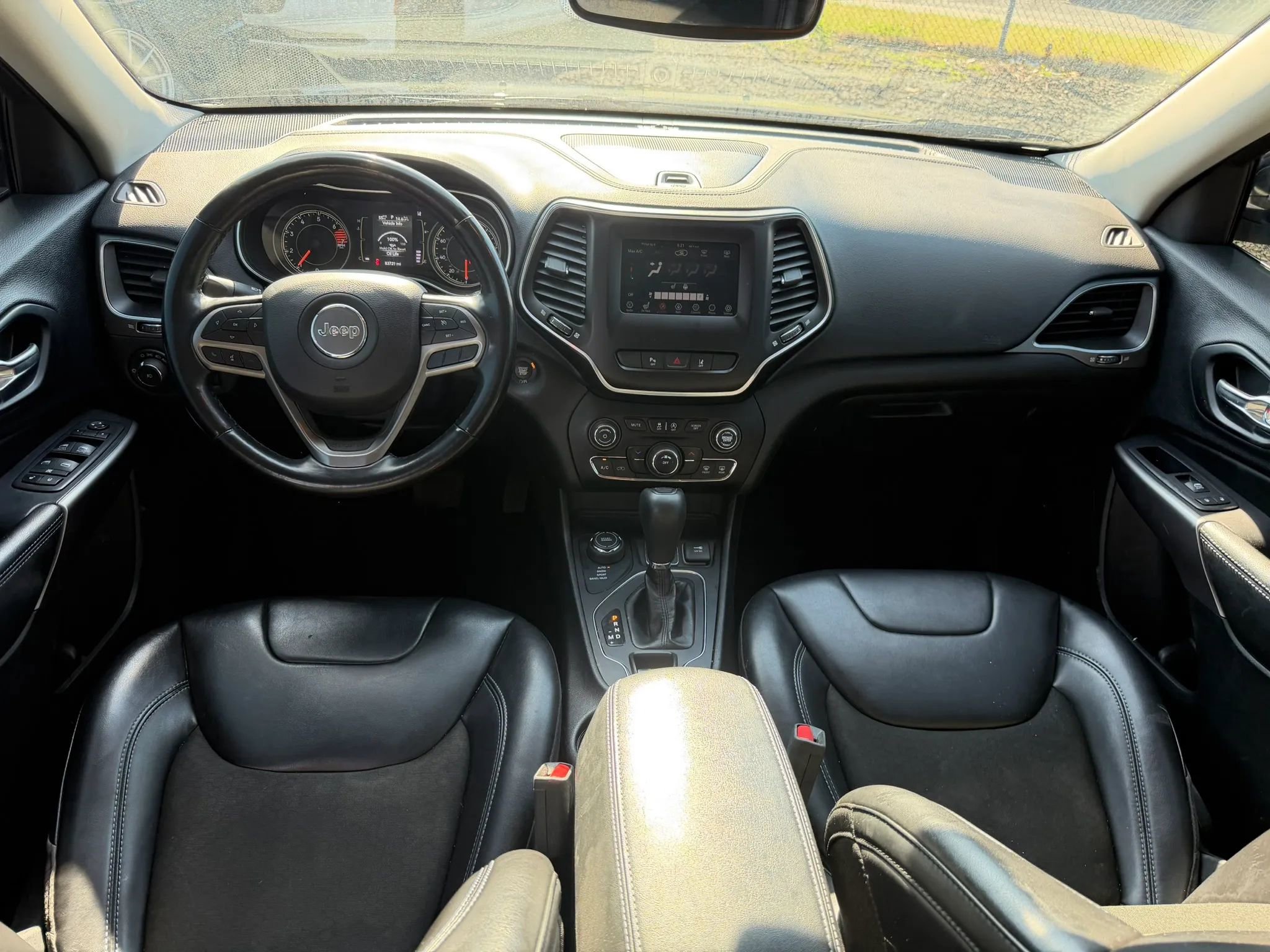 Used 2021 Jeep Cherokee Latitude Plus AWD/4WD image 31