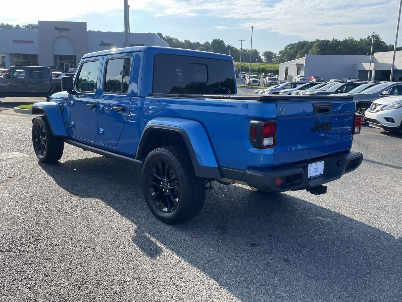 Certified 2024 Jeep Gladiator Sport AWD/4WD image 7