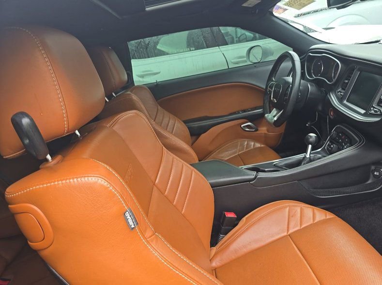 Used 2016 Dodge Challenger SRT w/ Technology Group RWD image 6