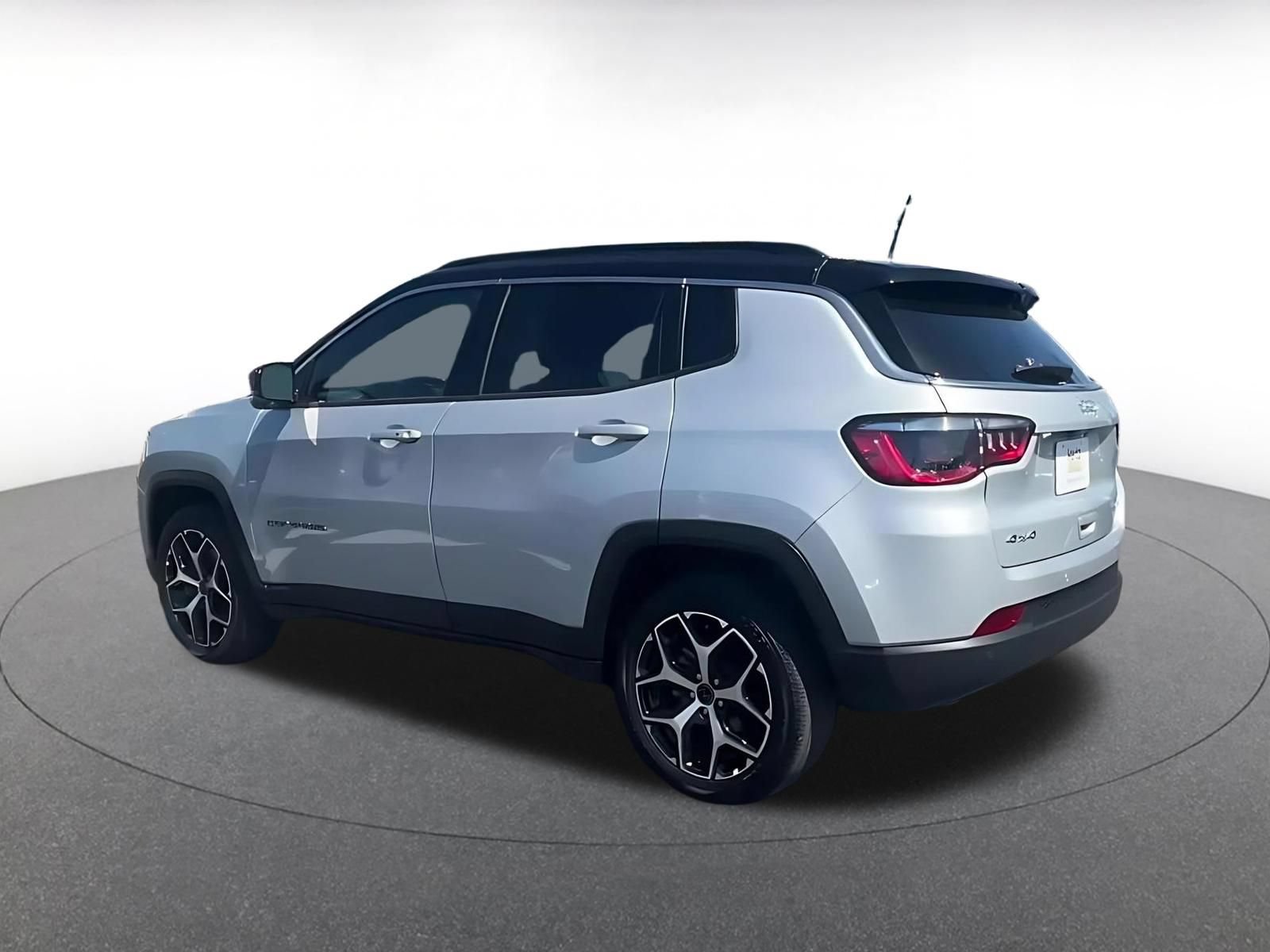 Used 2025 Jeep Compass Limited AWD/4WD image 10