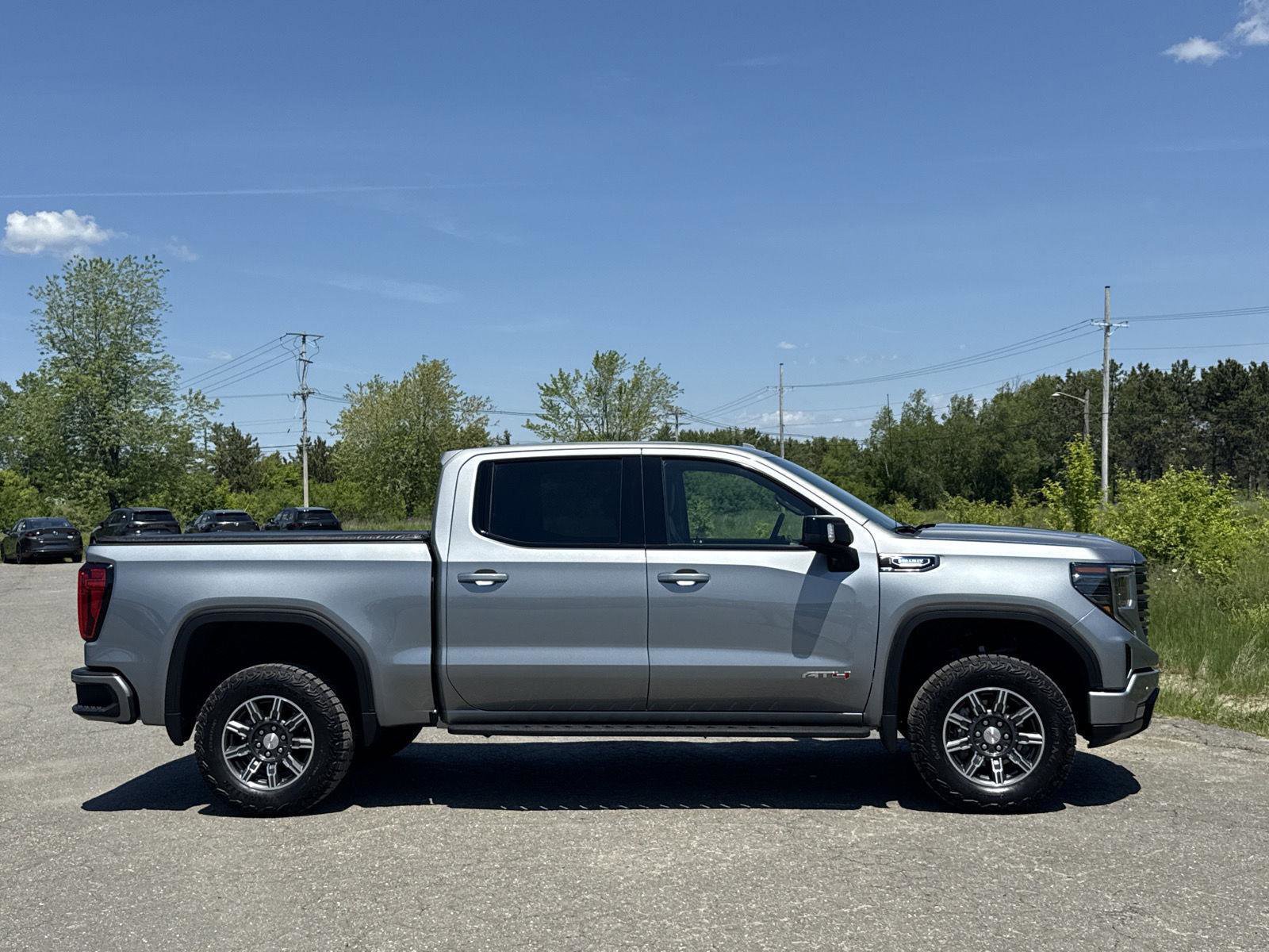 Used 2024 GMC Sierra 1500 AT4 w/ AT4 Premium Package AWD/4WD image 5
