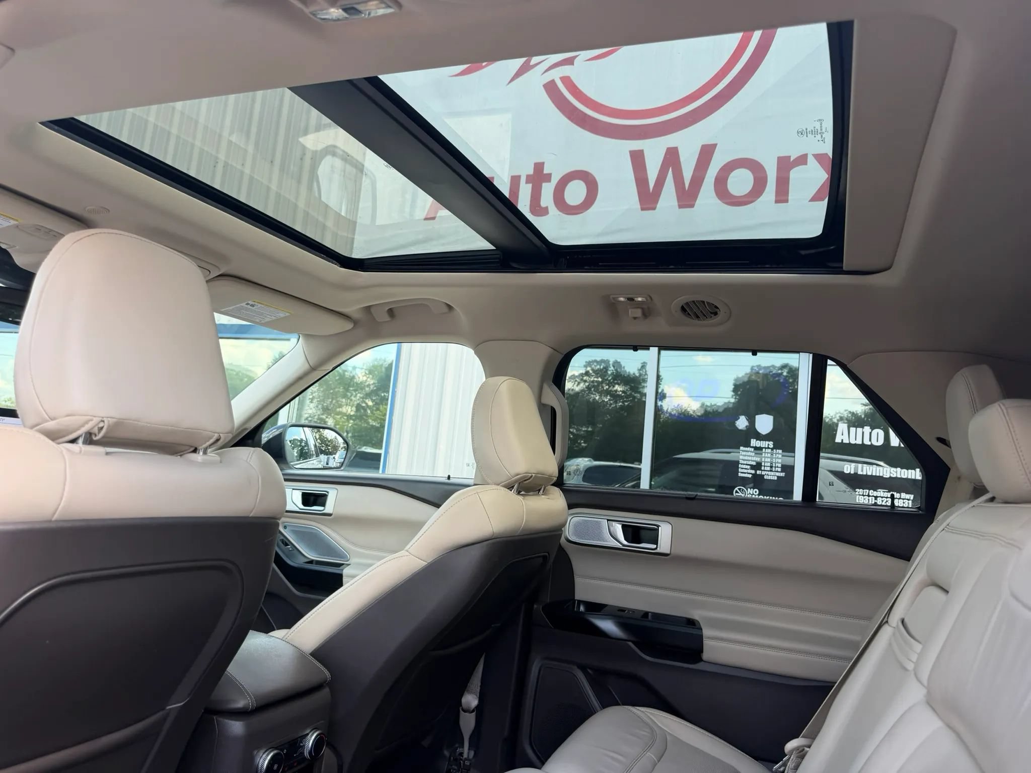 Used 2020 Ford Explorer Platinum w/ Premium Technology Package AWD/4WD image 7