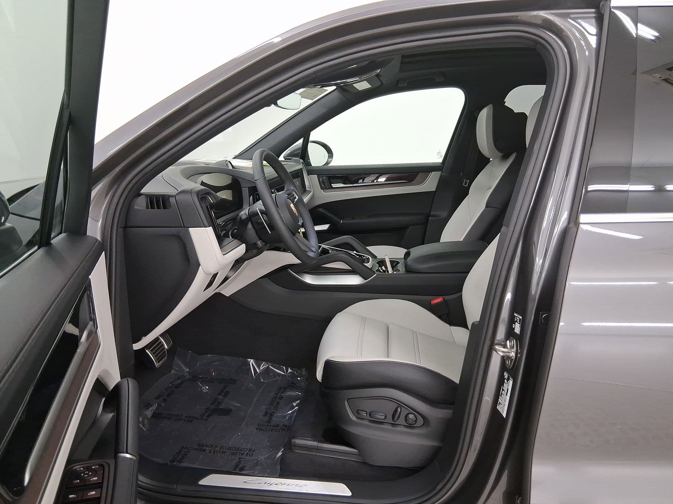 Used 2026 Porsche Cayenne E-Hybrid image 23