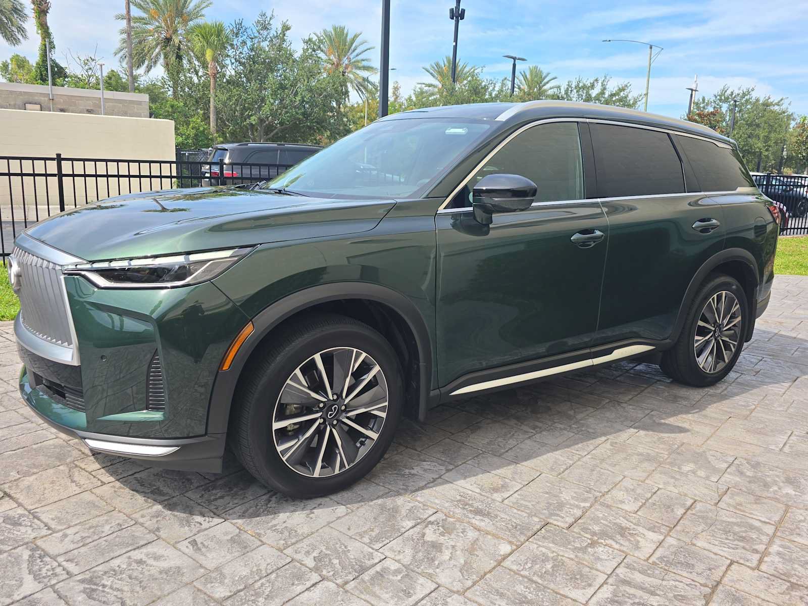 Certified 2026 INFINITI QX60 Luxe w/ Cargo Package FWD image 5