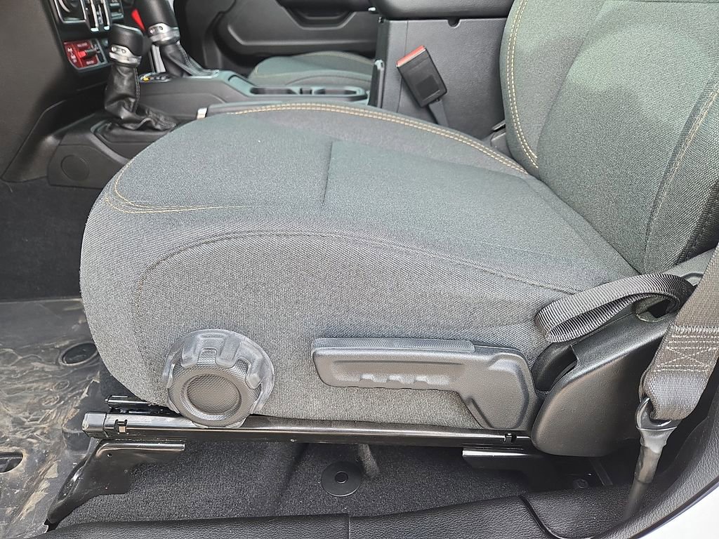Used 2024 Jeep Wrangler Unlimited image 23