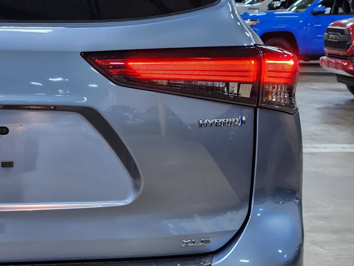 Used 2022 Toyota Highlander XLE AWD/4WD image 20
