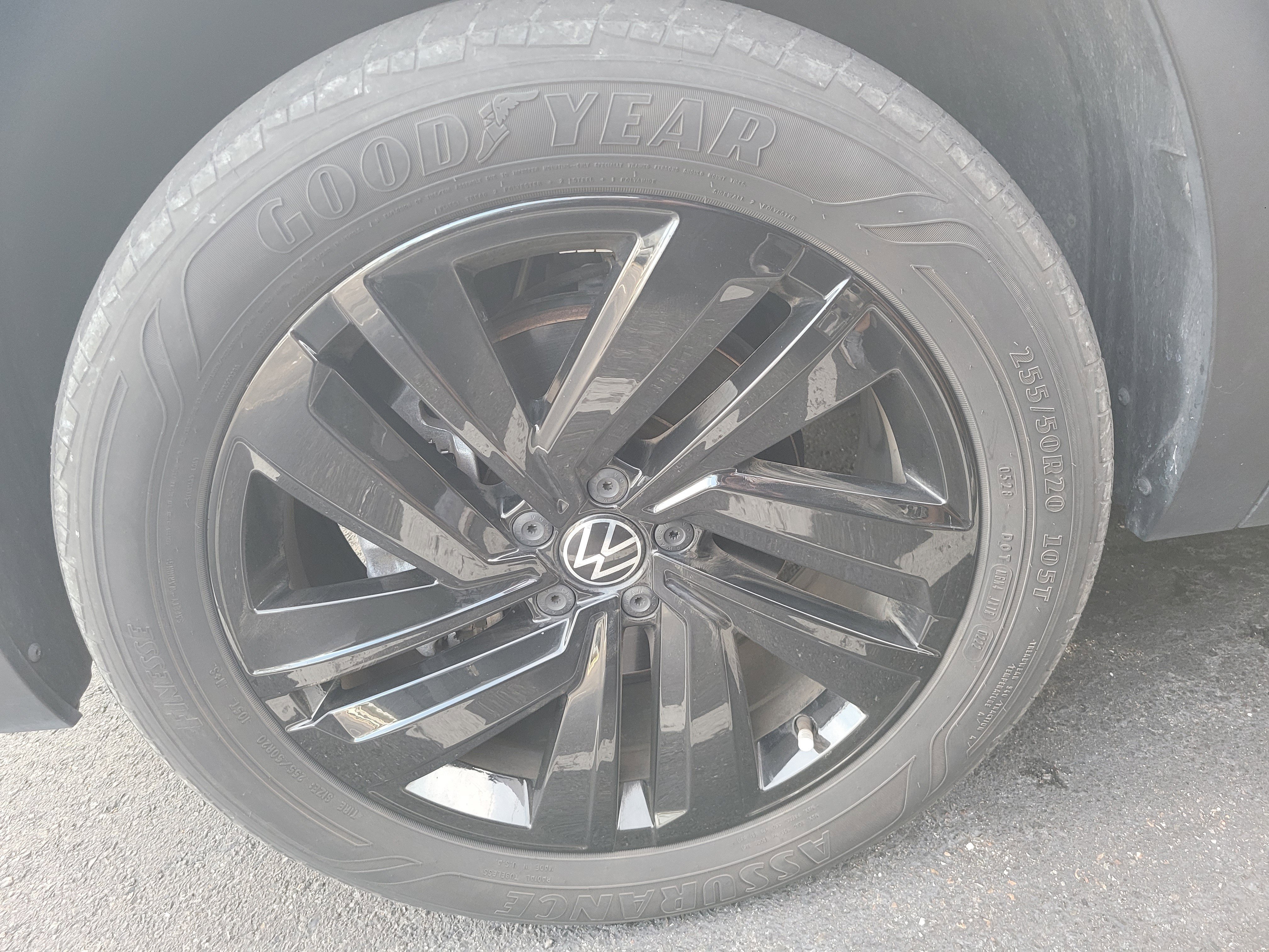 Used 2022 Volkswagen Atlas Cross Sport SE FWD image 9