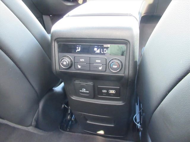 Used 2023 GMC Acadia SLT w/ Elevation Edition image 15