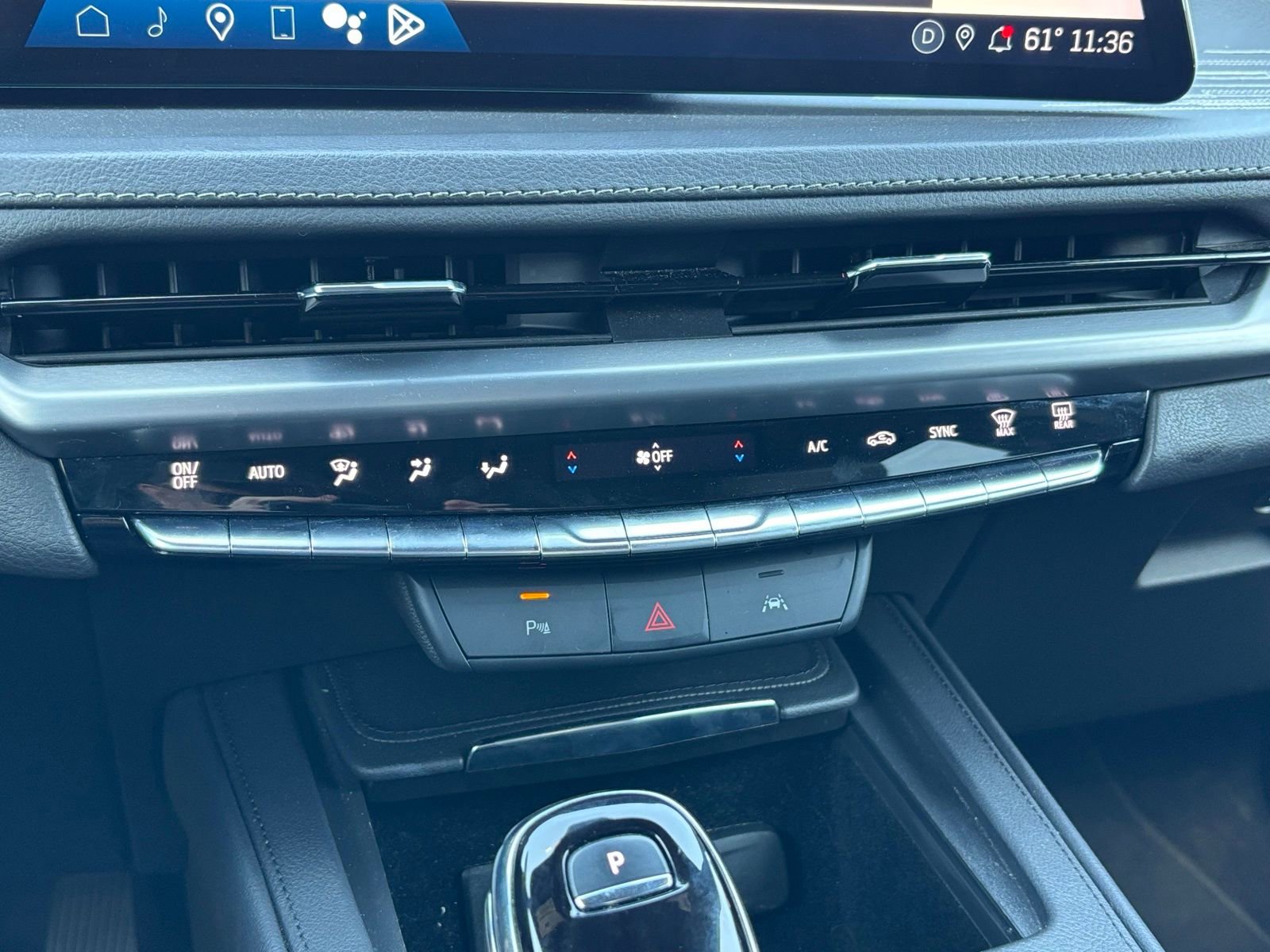 Used 2024 Cadillac XT4 Premium Luxury image 13