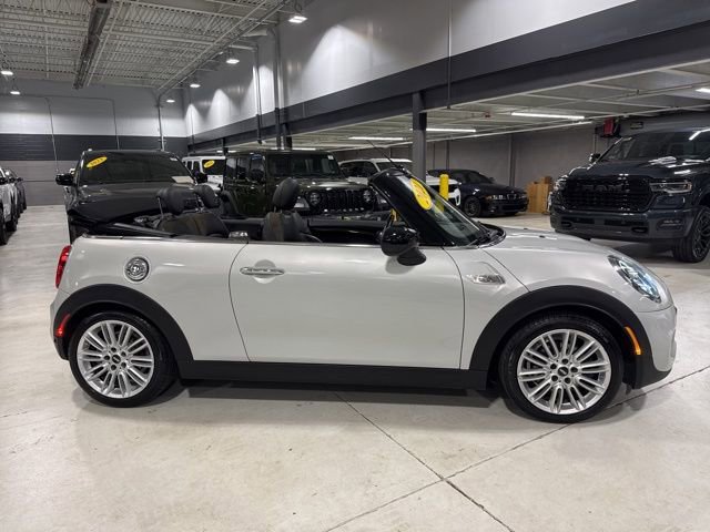 Used 2021 MINI Cooper S w/ Signature Upholstery Package image 17