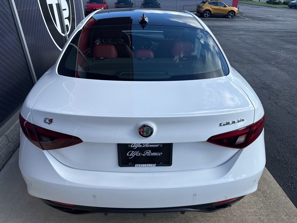 Used 2023 Alfa Romeo Giulia Veloce image 11