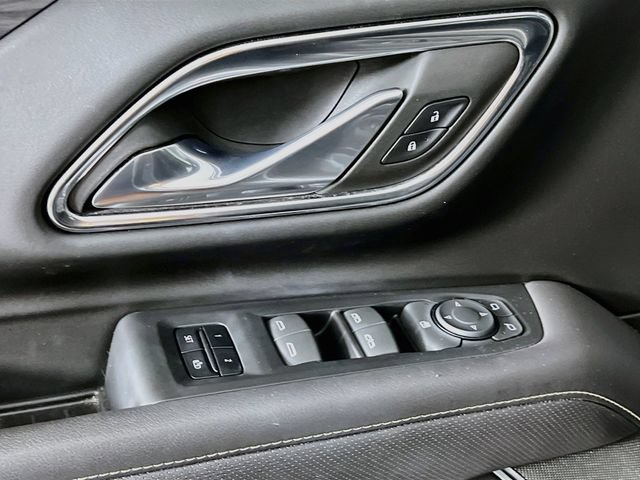 Used 2023 GMC Yukon XL SLT AWD/4WD image 9