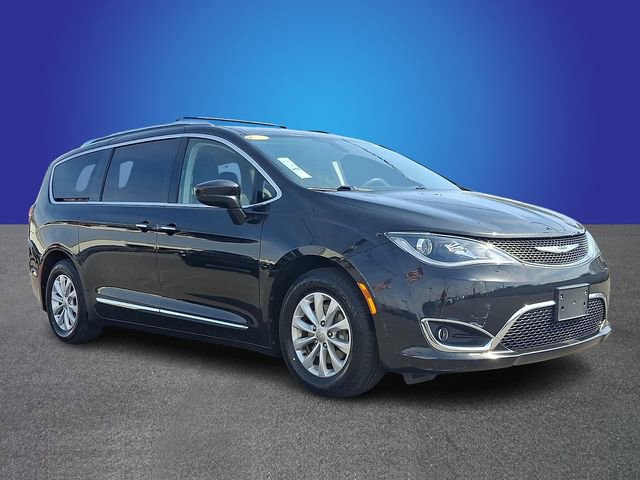 Used 2018 Chrysler Pacifica Touring-L image 3