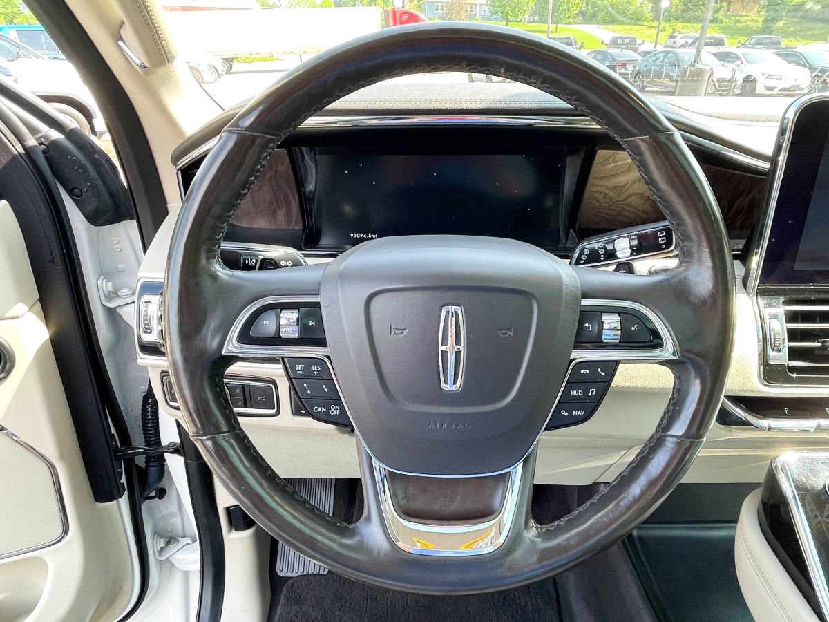 Used 2018 Lincoln Navigator Select w/ Technology Package AWD/4WD image 11