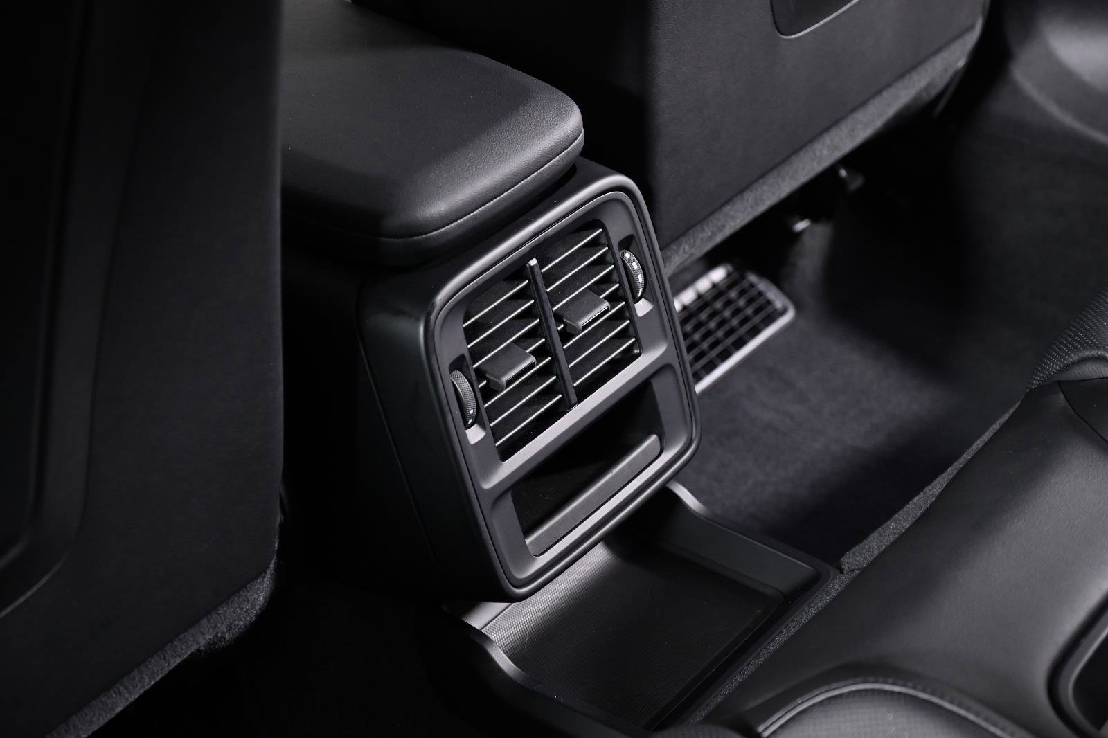 Used 2021 Porsche Taycan RWD image 34