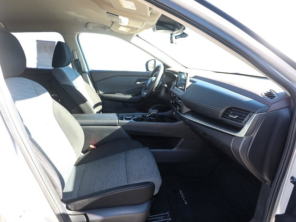 Used 2023 Nissan Rogue SV image 21