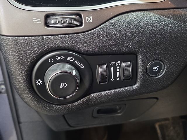 Used 2019 Jeep Cherokee Limited AWD/4WD image 25