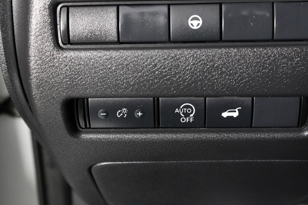 Certified 2025 Nissan Rogue SV image 25