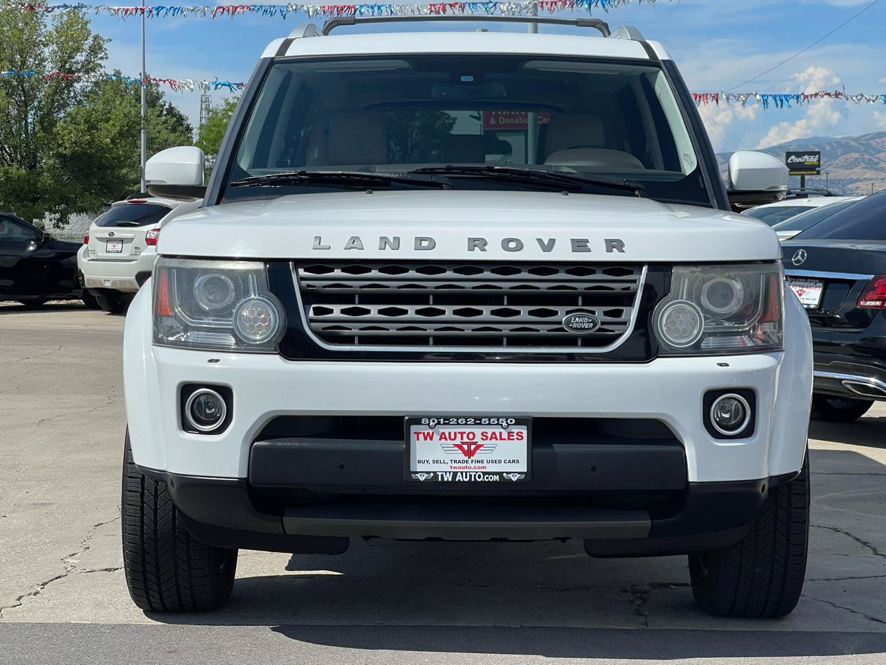 Used 2014 Land Rover LR4 HSE AWD/4WD image 2