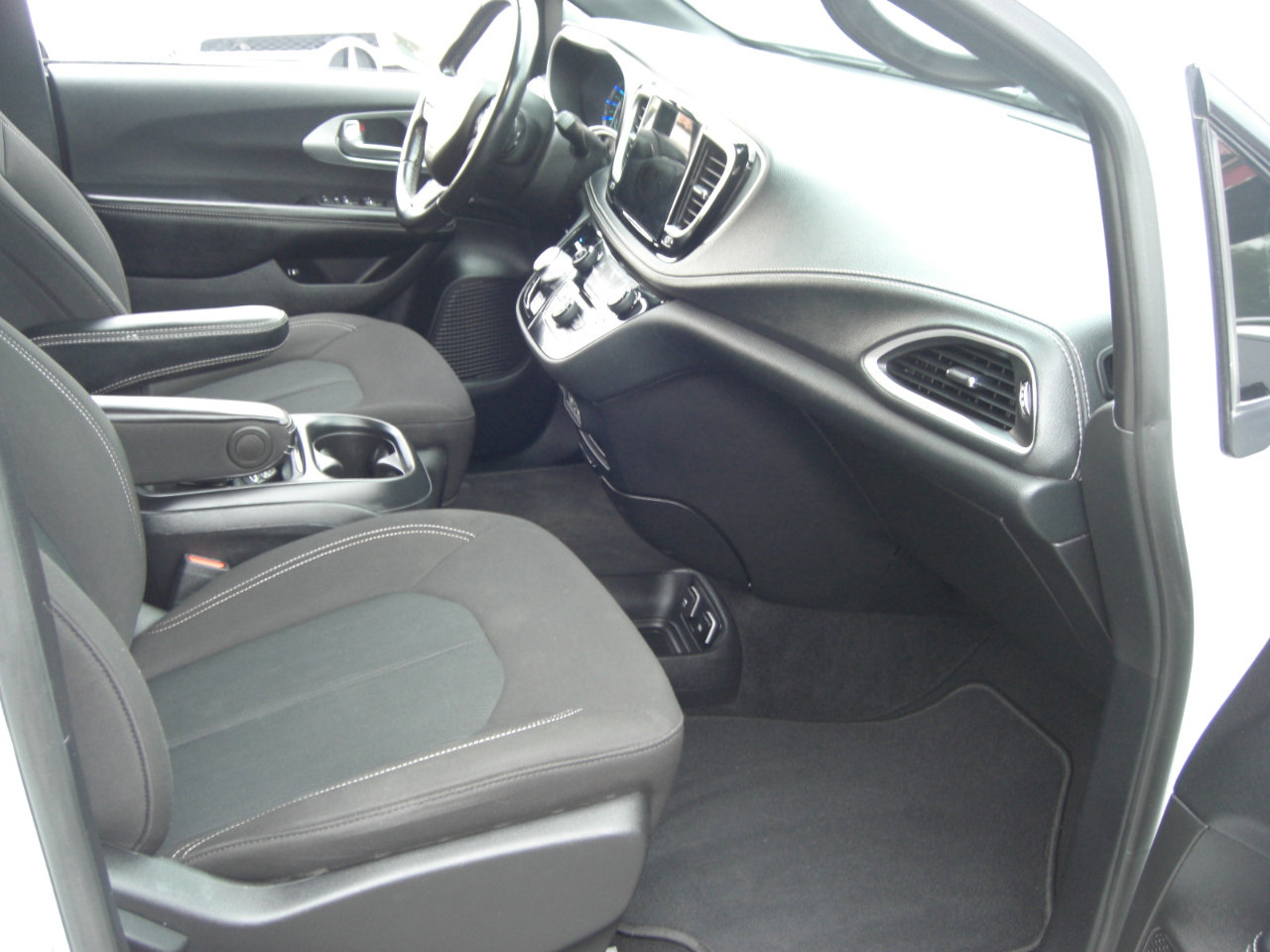 Used 2021 Chrysler Pacifica Touring w/ S Appearance Package image 17