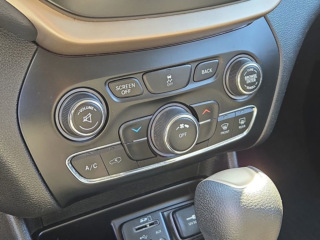 Used 2017 Jeep Cherokee 75th Anniversary image 15