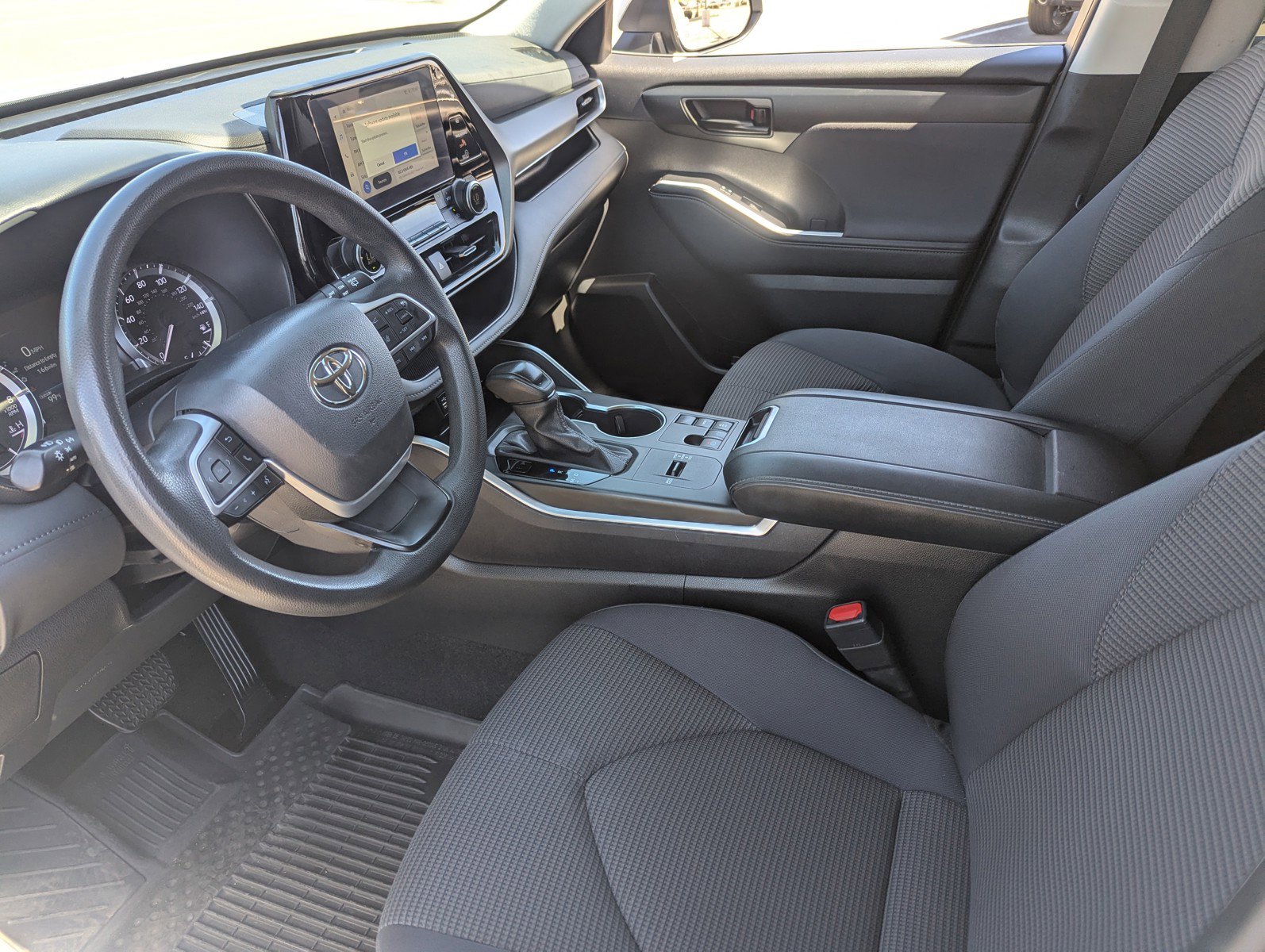 Used 2023 Toyota Highlander L image 26