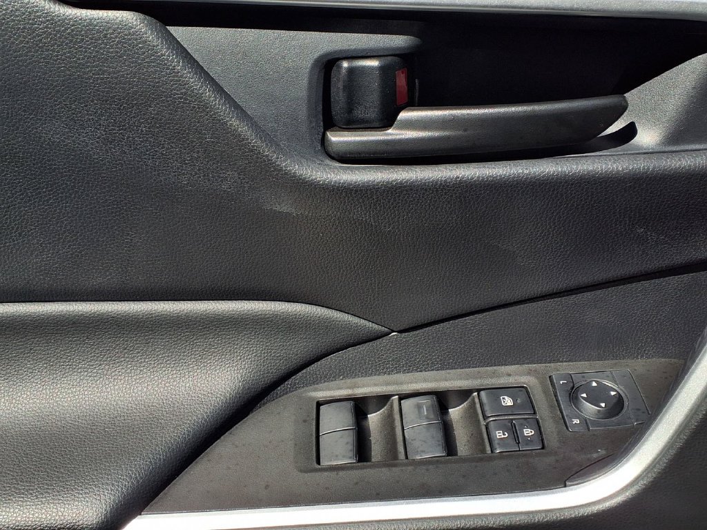 Certified 2025 Toyota RAV4 LE FWD image 20