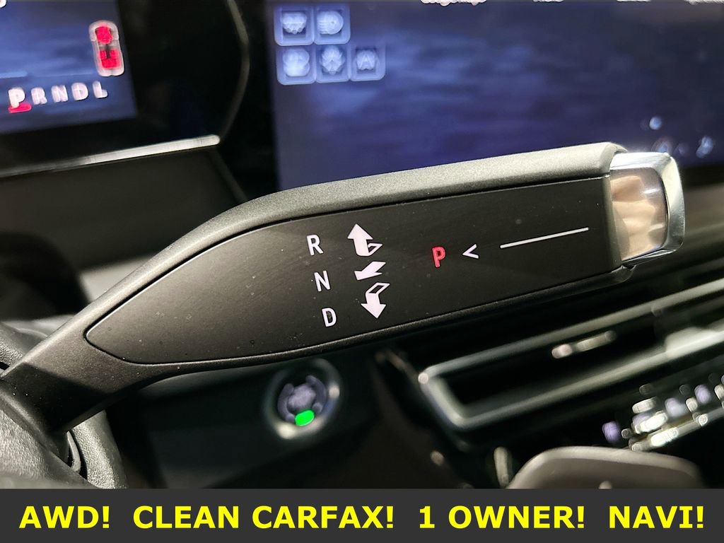 Used 2025 Chevrolet Traverse LT image 17