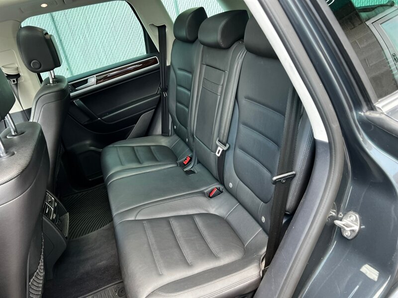 Used 2016 Volkswagen Touareg VR6 AWD/4WD image 21
