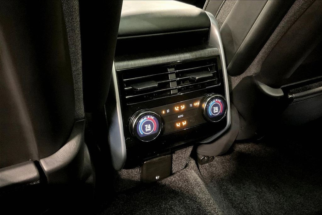 Used 2024 Land Rover Range Rover SV image 10