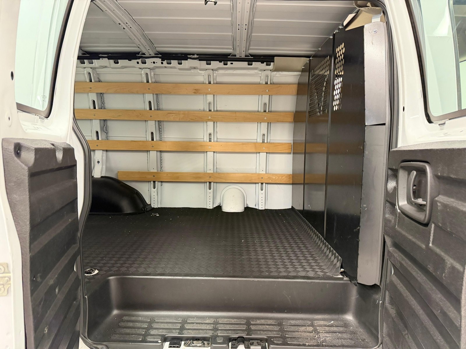 Used 2023 Chevrolet Express 2500 w/ Driver Convenience Package image 23