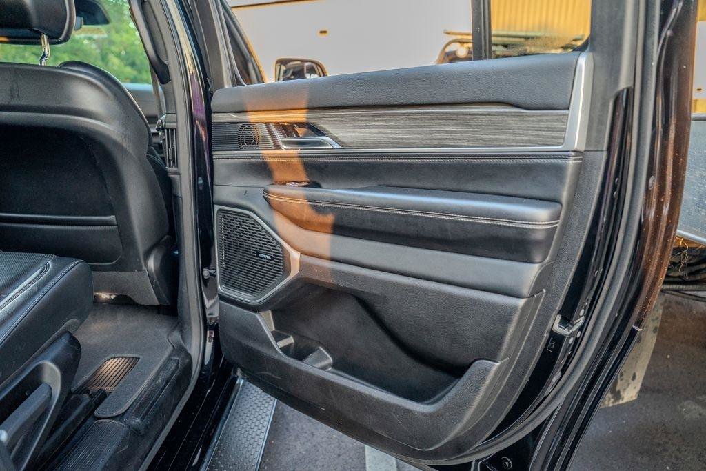 Used 2024 Jeep Wagoneer L Series II w/ Flexible Seating Group AWD/4WD image 29