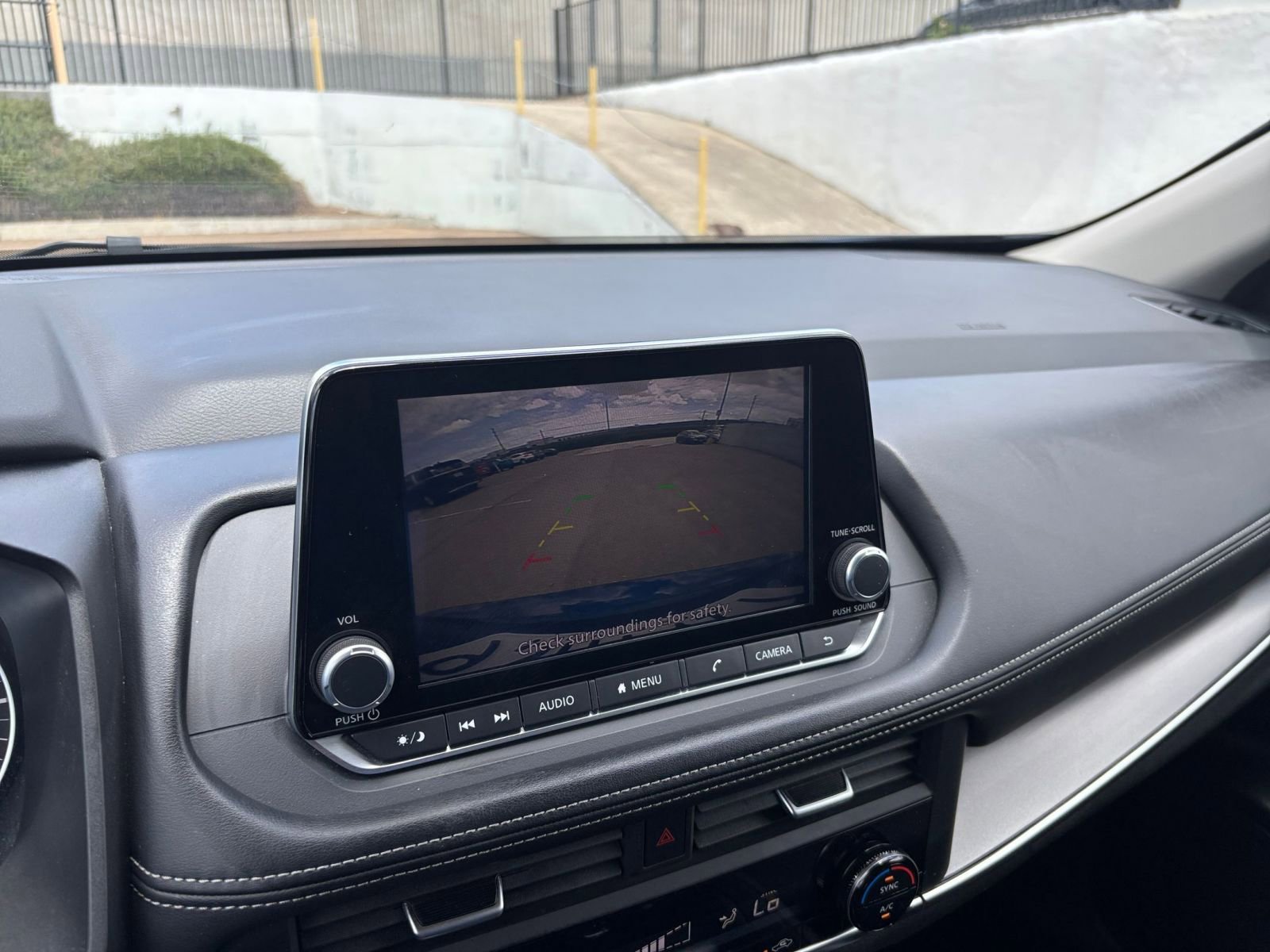 Used 2025 Nissan Rogue SV FWD image 25
