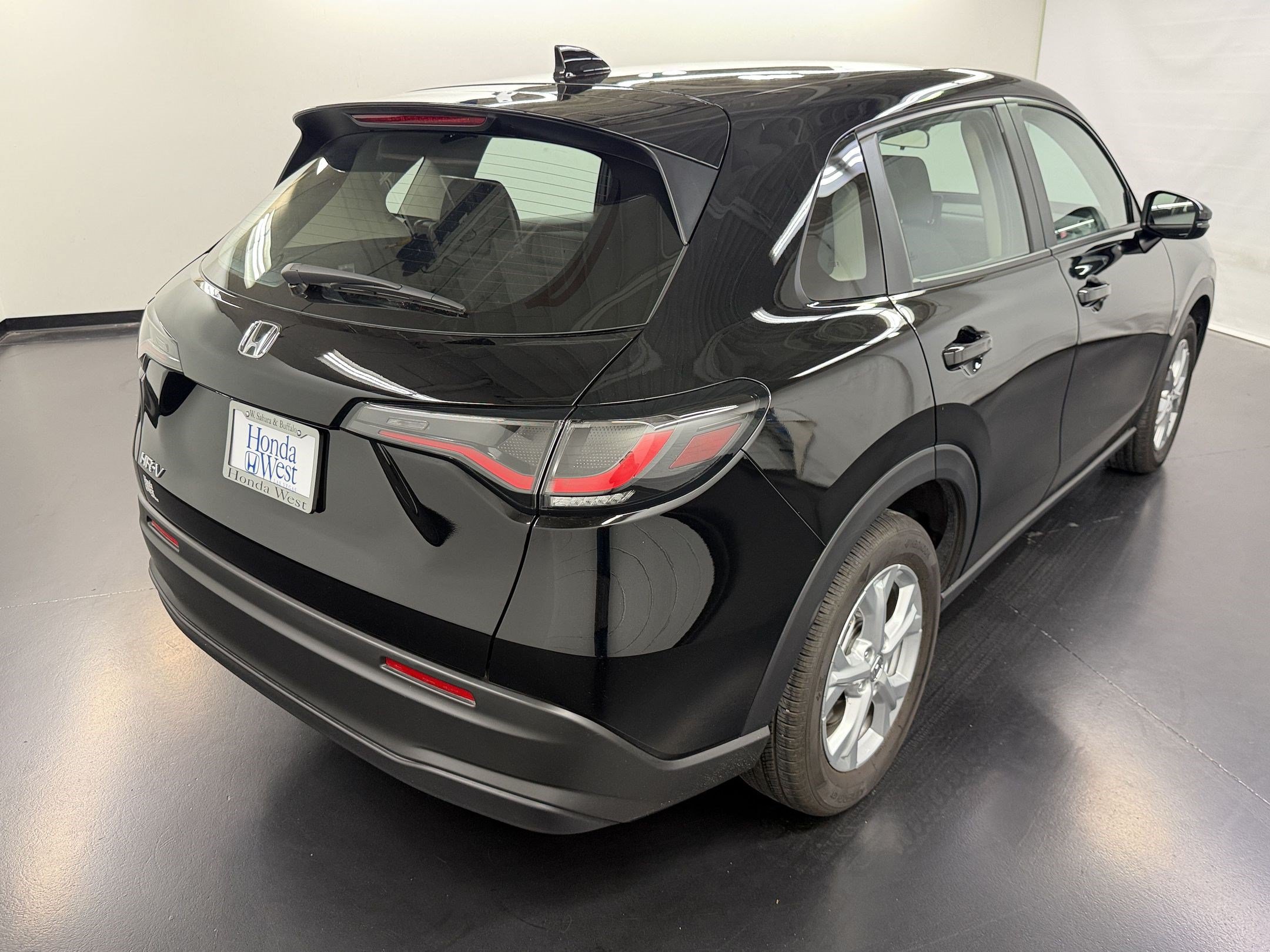 Certified 2025 Honda HR-V LX image 9