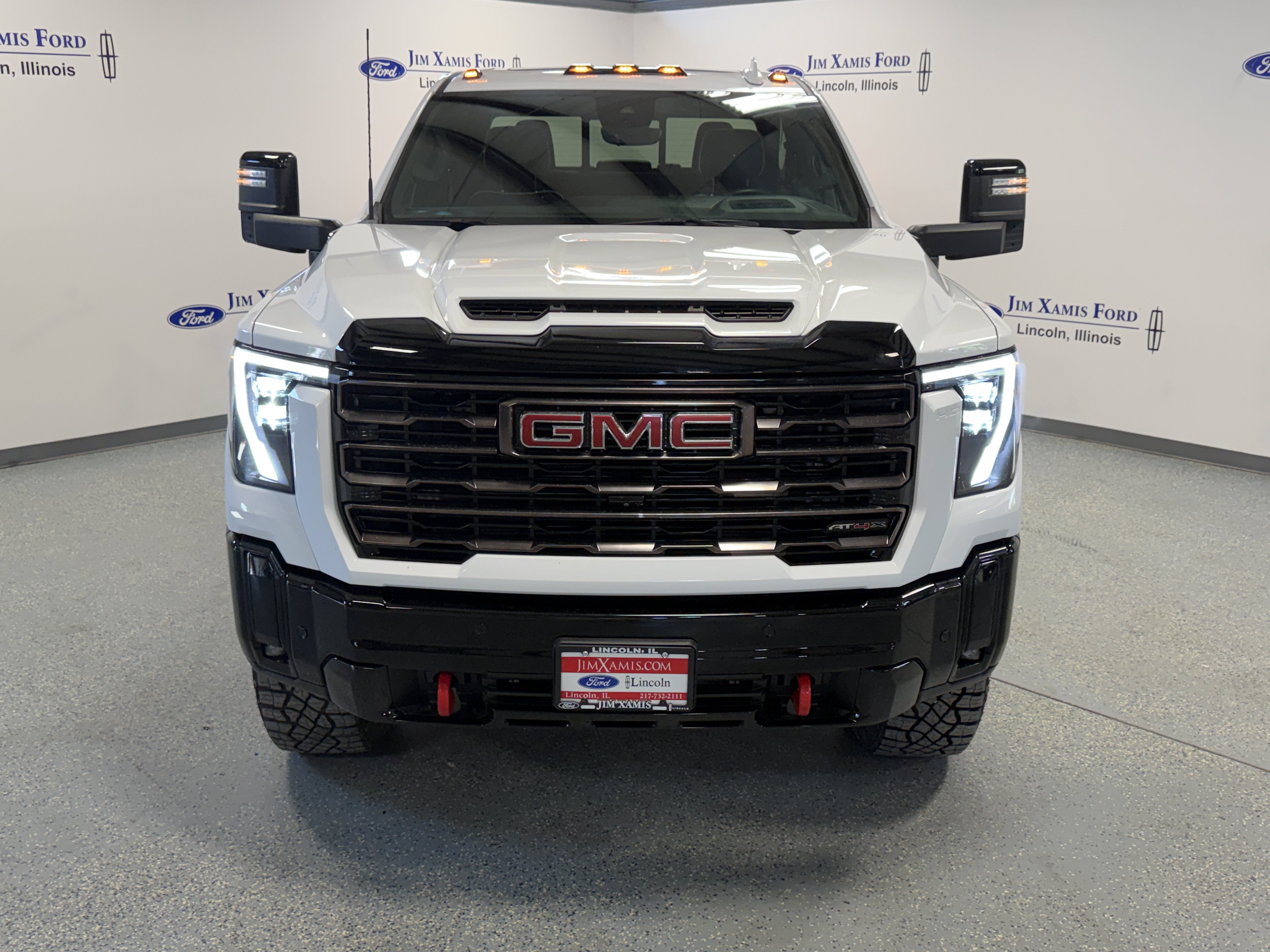Used 2025 GMC Sierra 2500 AT4X AWD/4WD image 2