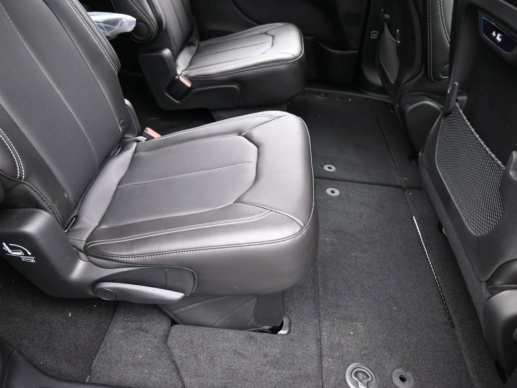 New 2026 Chrysler Pacifica Select image 34