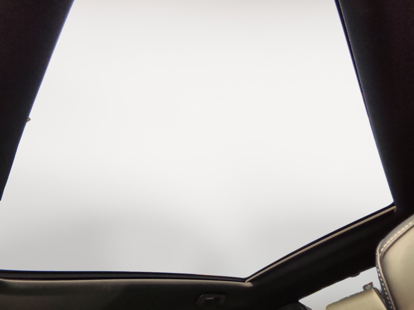 Used 2024 Cadillac Lyriq Luxury AWD/4WD image 15