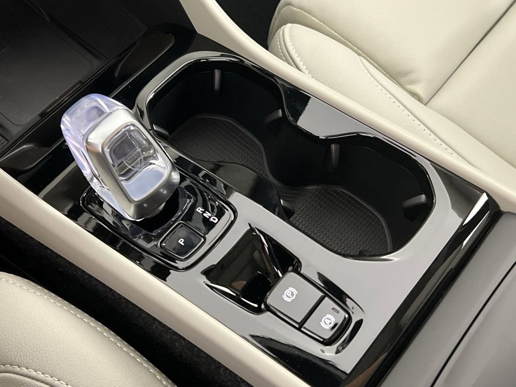 New 2026 Volvo XC40 B5 Plus w/ Protection Package Premier image 18