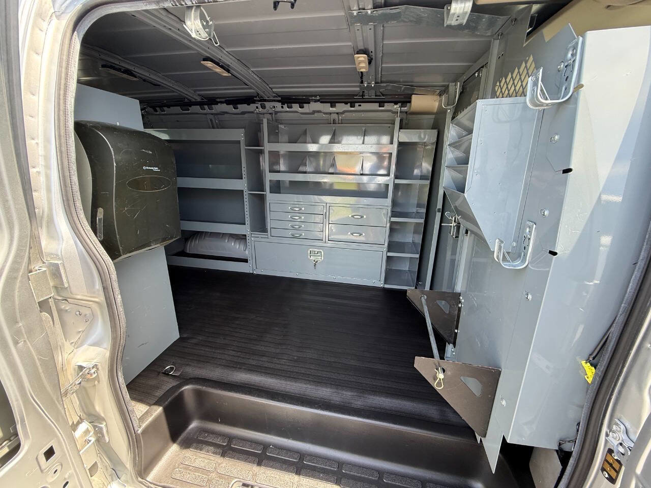 Used 2019 Chevrolet Express 2500 w/ Driver Convenience Package RWD image 10