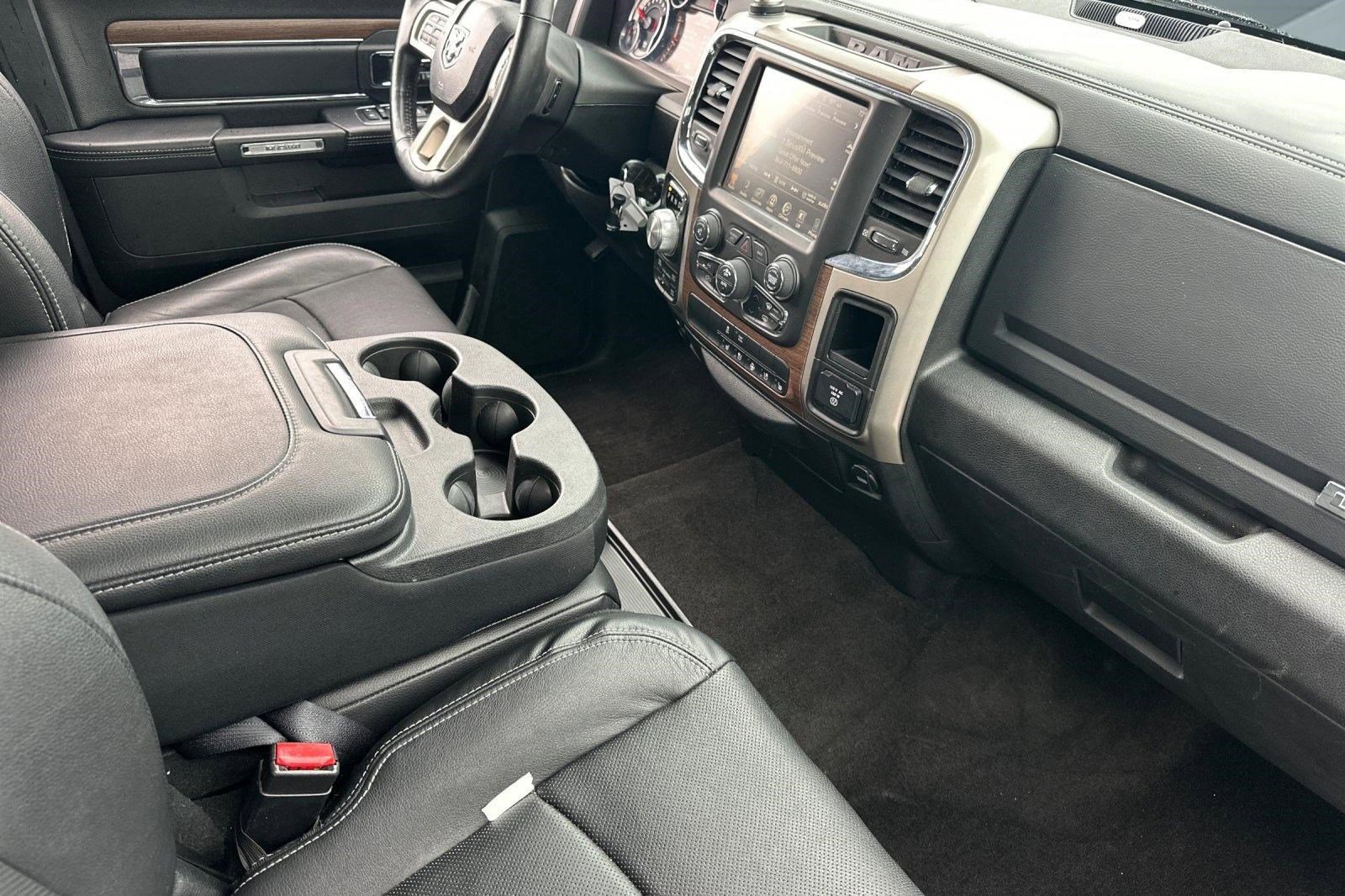 Used 2017 RAM 1500 Laramie image 32
