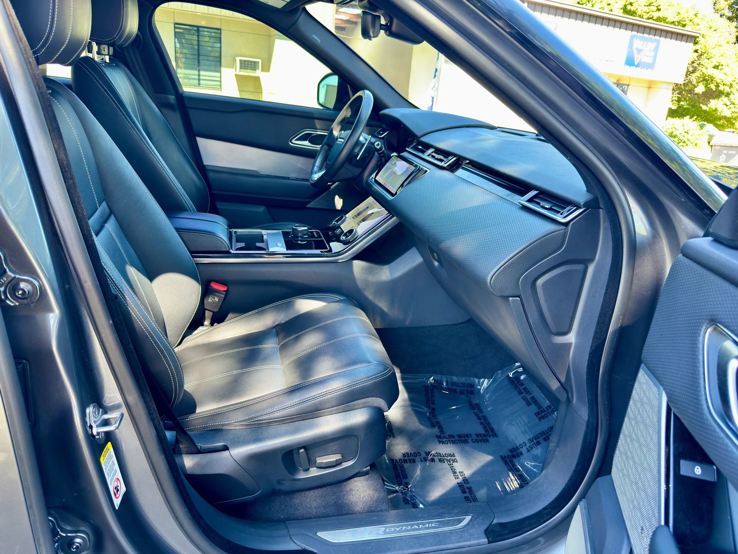 Used 2019 Land Rover Range Rover Velar R-Dynamic SE AWD/4WD image 16